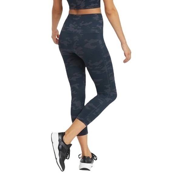 SPANX Look At Me Now Seamless Cropped Camo Athletic Leisure Leggings - Picture 2 of 8
